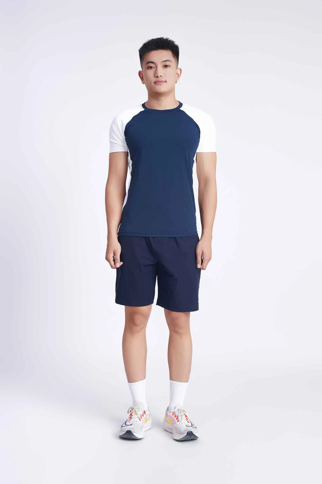 Áo gym nam cổ tròn ngắn tay màu trắng phối tay và sườn