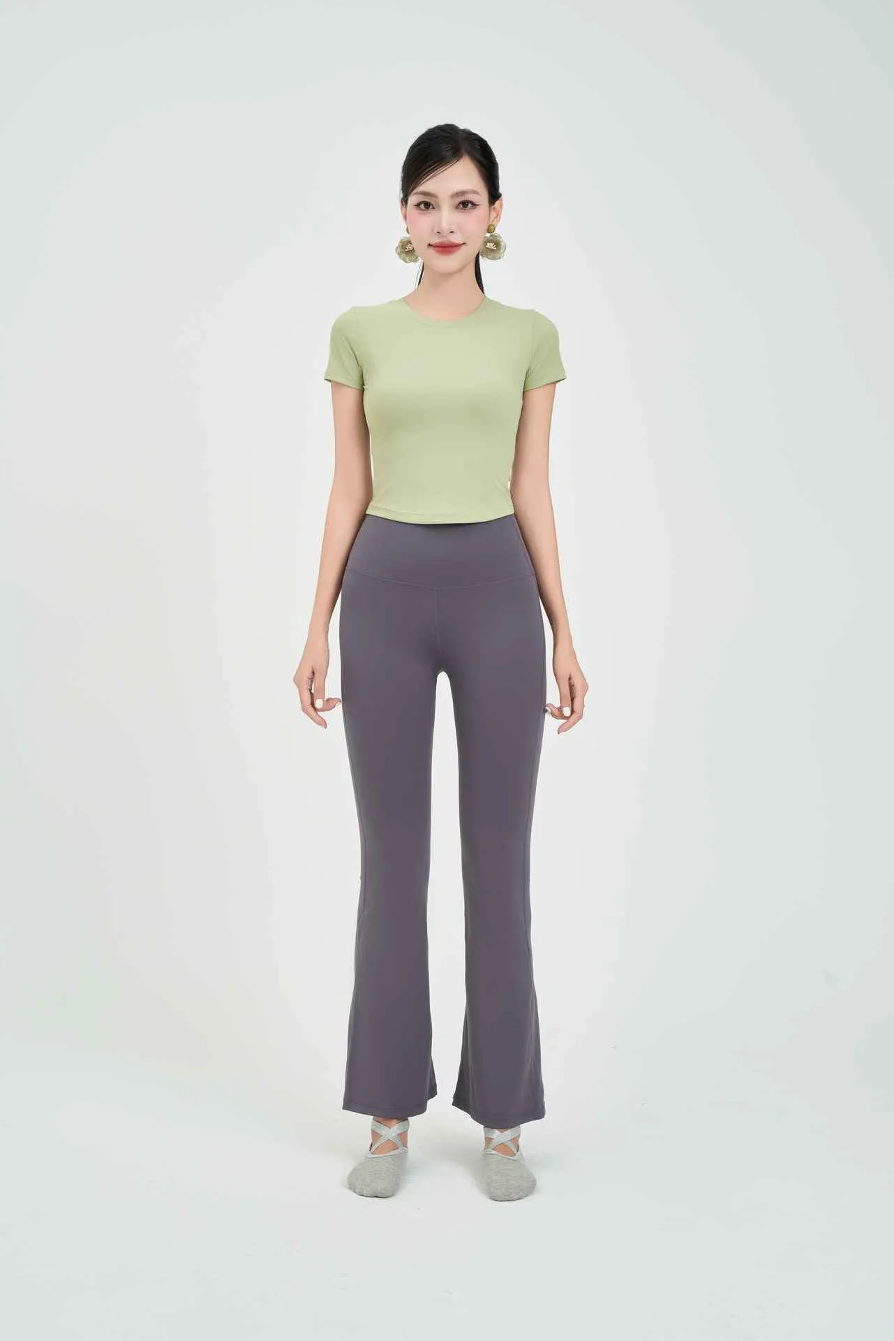 Áo tăm ngắn tay cổ tròn sát dáng croptop