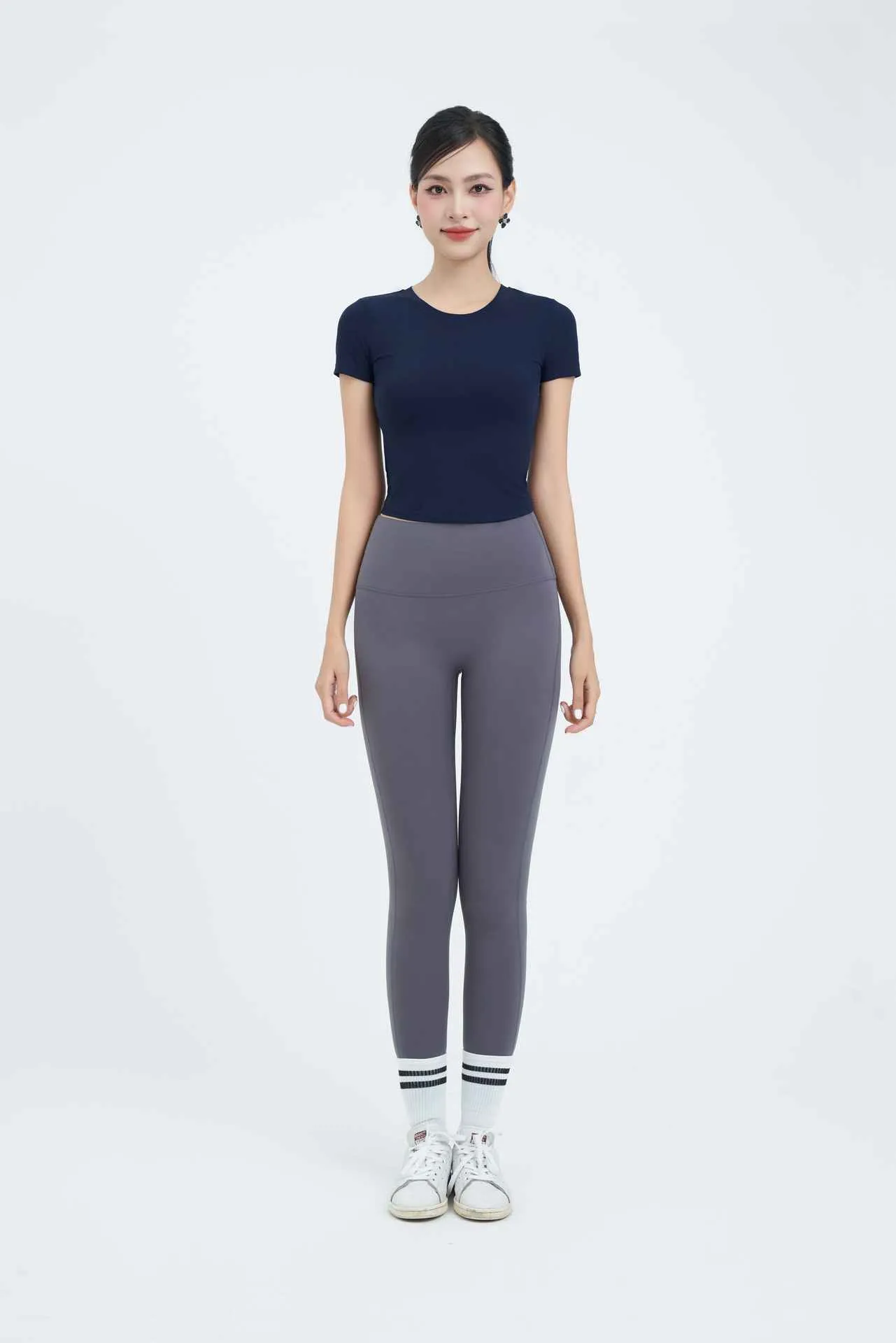 Áo tăm ngắn tay cổ tròn sát dáng croptop