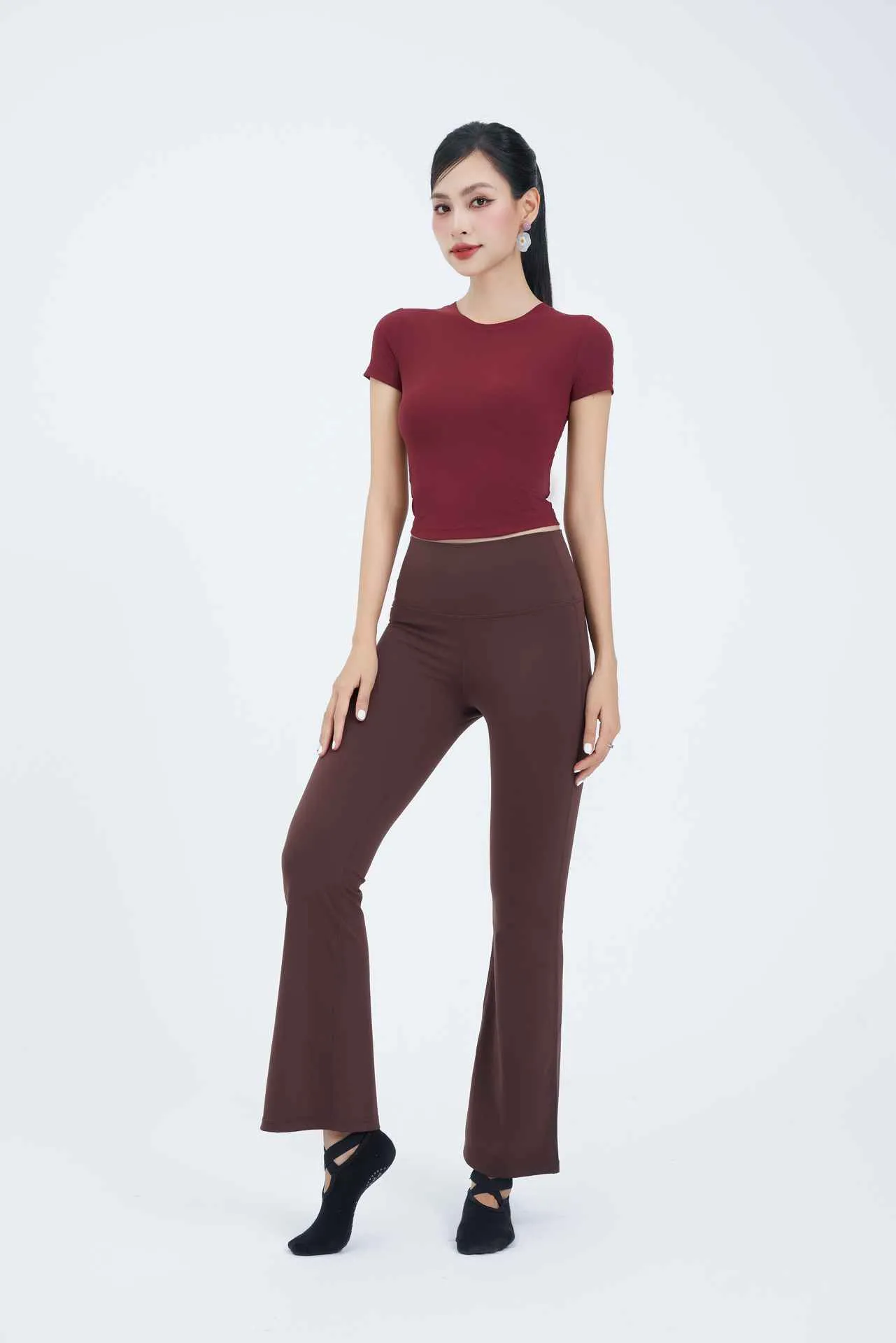 Áo tăm ngắn tay cổ tròn sát dáng croptop